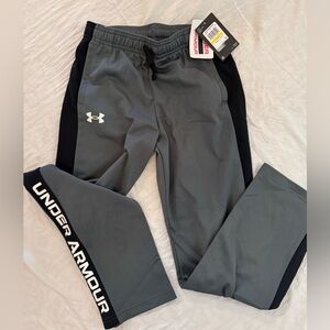 NWT Under Armor boys gray sweatpants.  Size Medium.